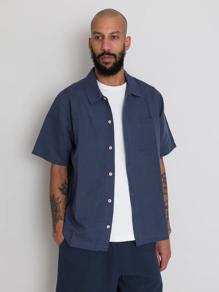 Folk Gabe Shirt in Soft Navy