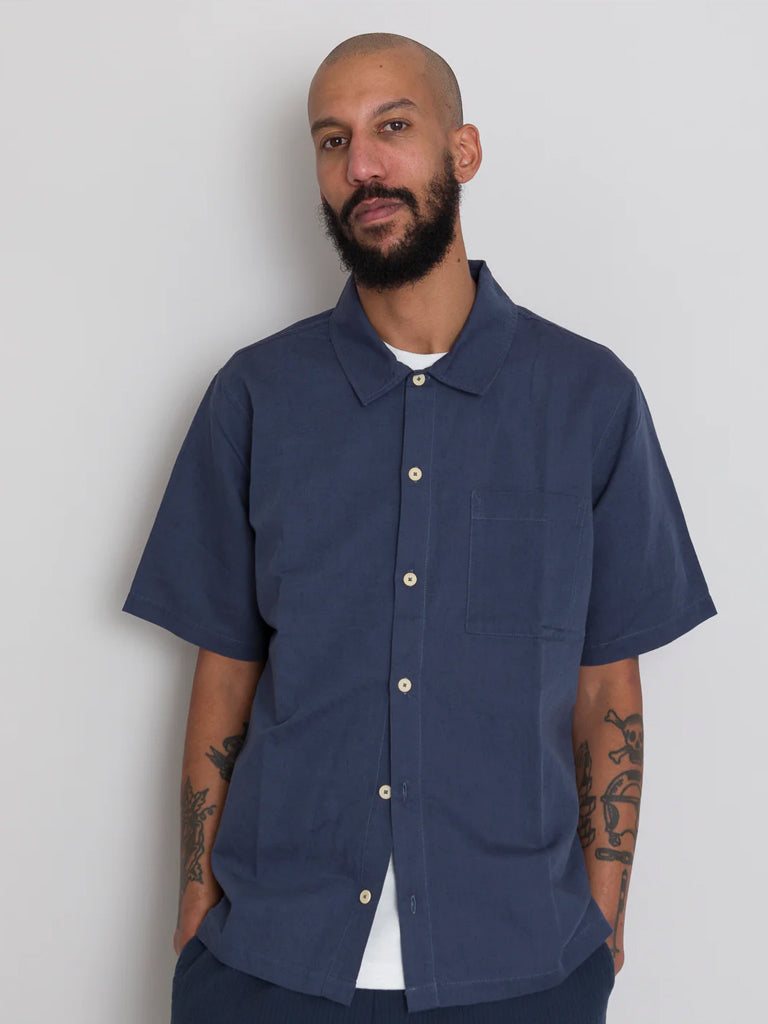 Folk Gabe Shirt in Soft Navy