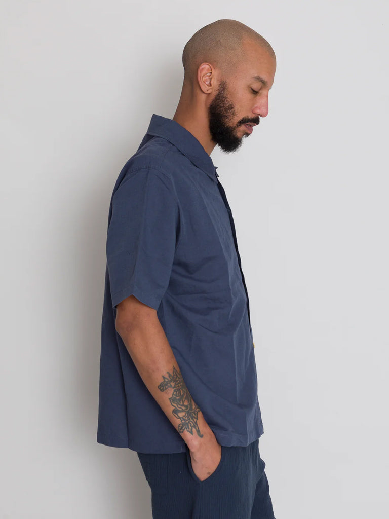 Folk Gabe Shirt in Soft Navy