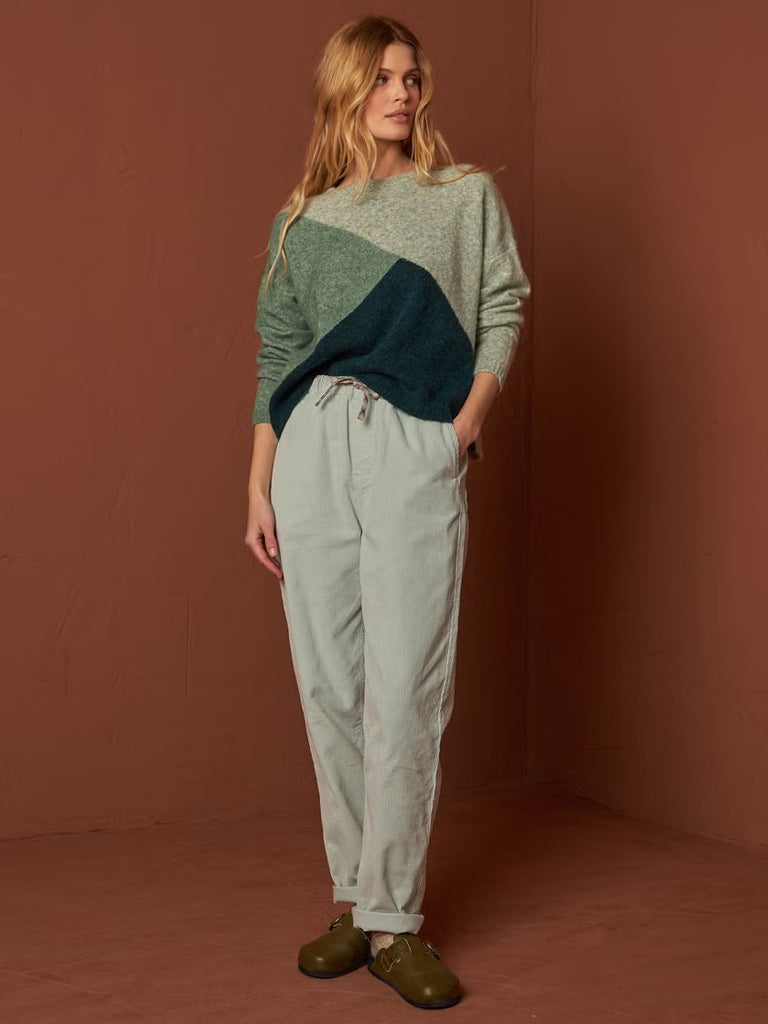 Indi & Cold Colour Block Sweater in Verde