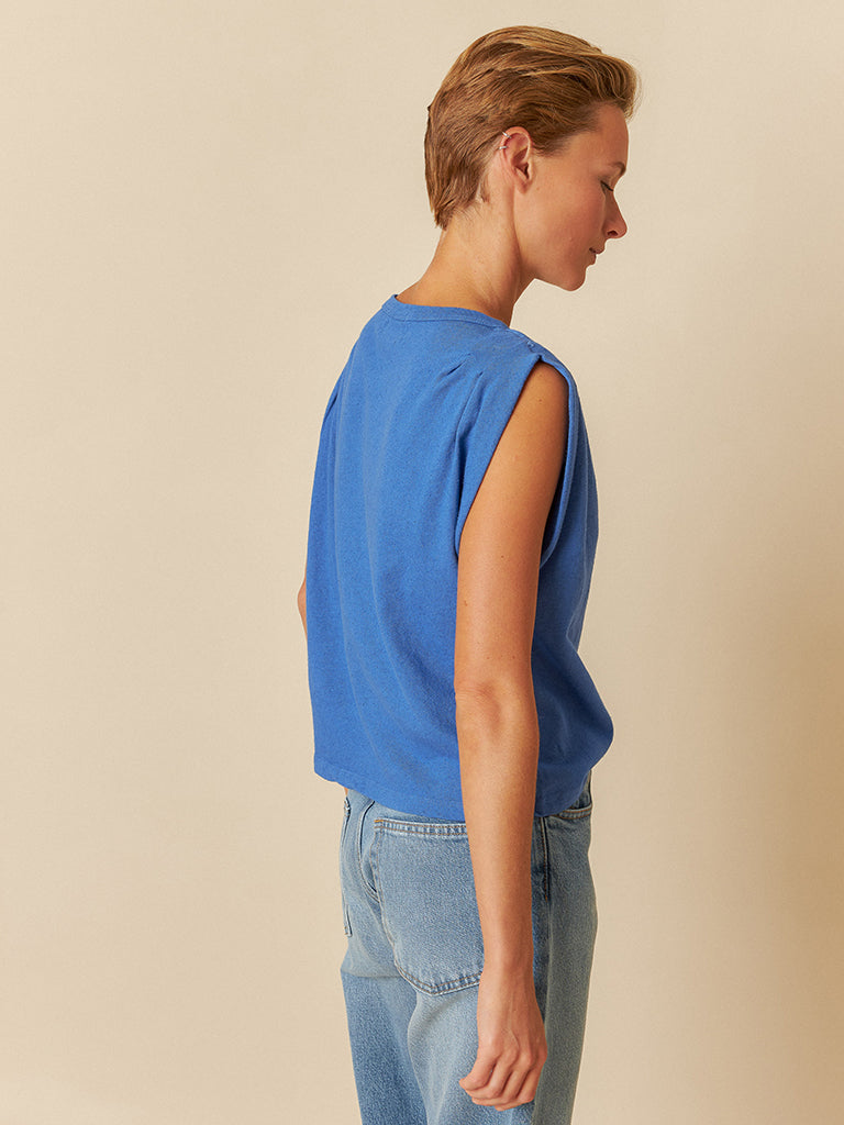 Indi & Cold Linen Pleat T-Shirt in Azul