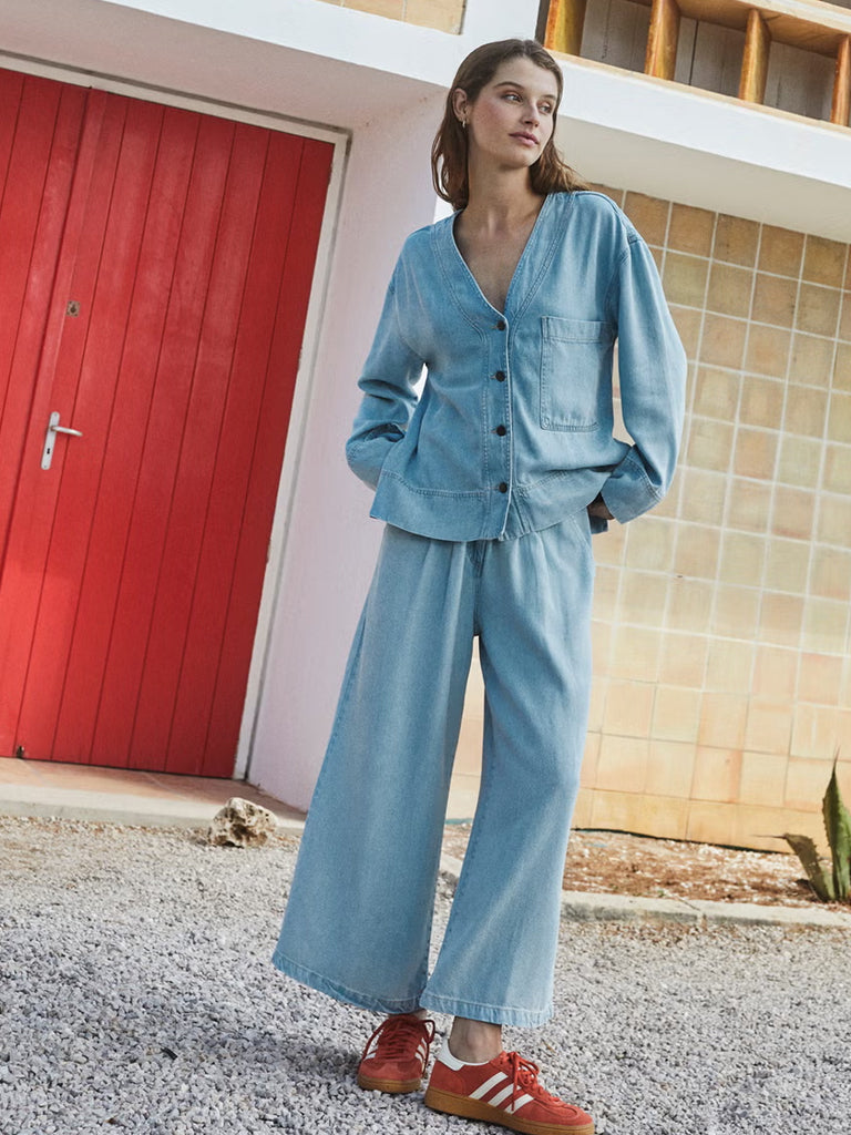 Indi & Cold Pleated Trousers in Light Denim