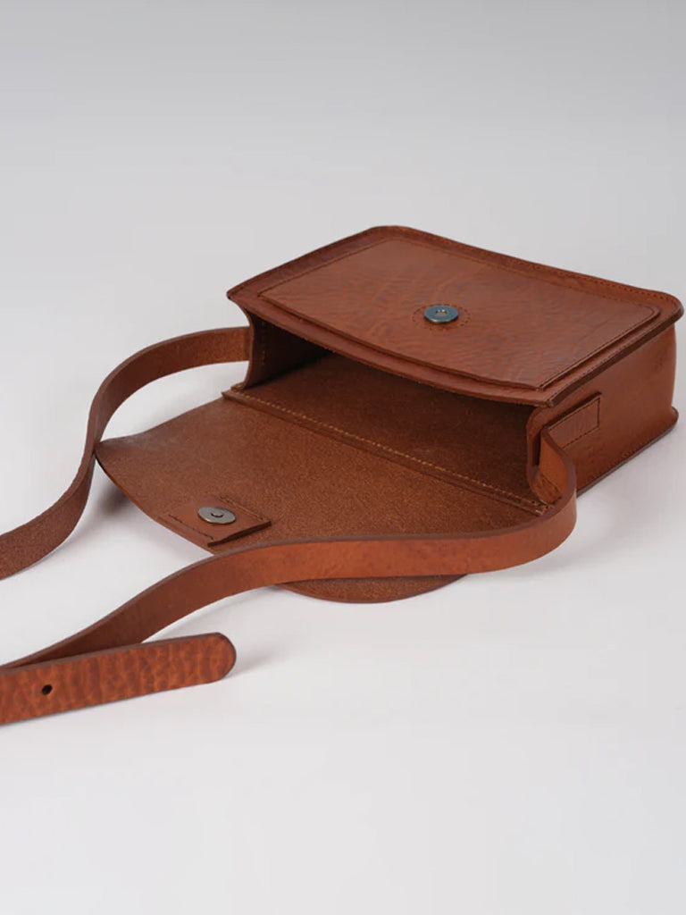 Kate Sheridan Hull Bag in Pecan