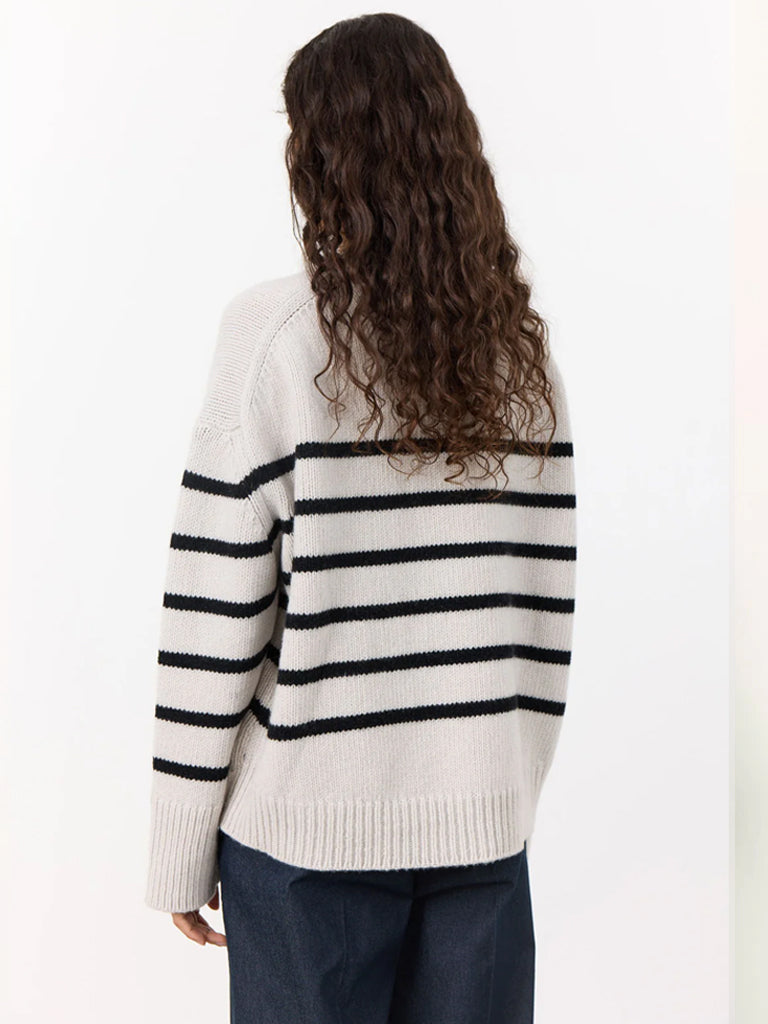 Levete Room Perle Stripe O Neck Sweater in Silver Lining Black