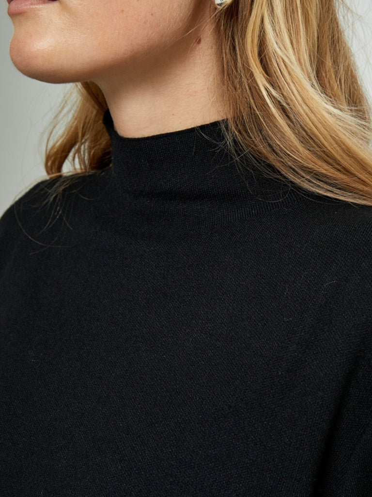 Minus Lupi Sweater in Black