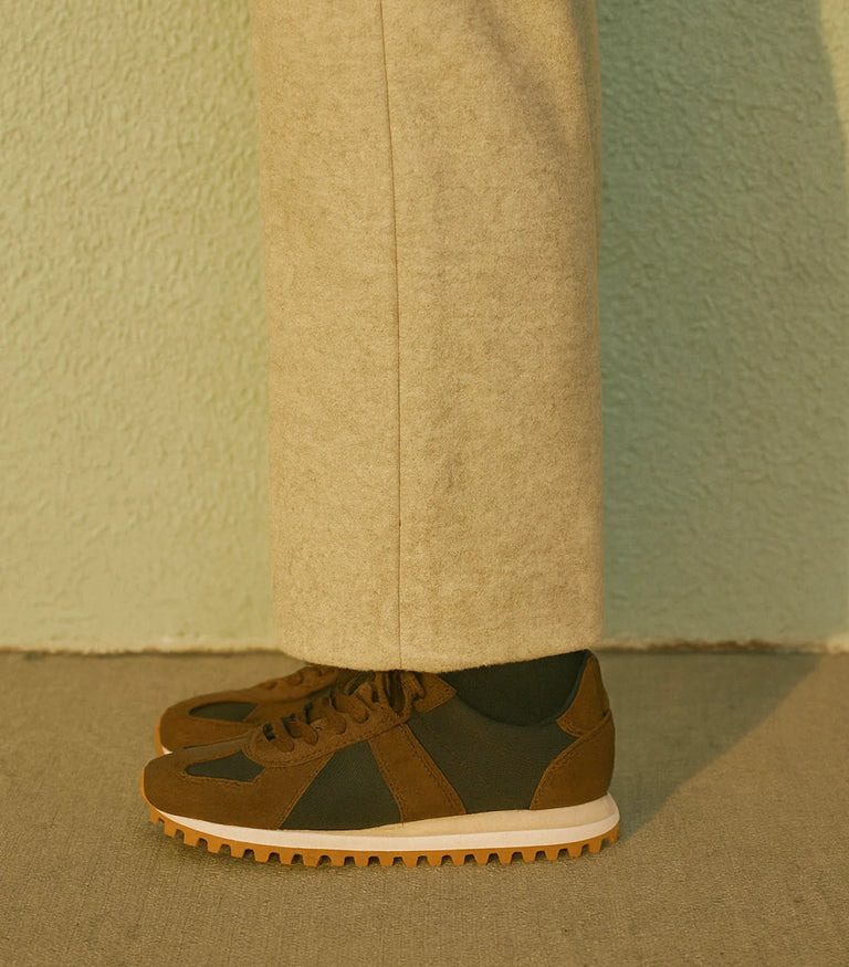 Novesta Trail Trainers in Black Brown