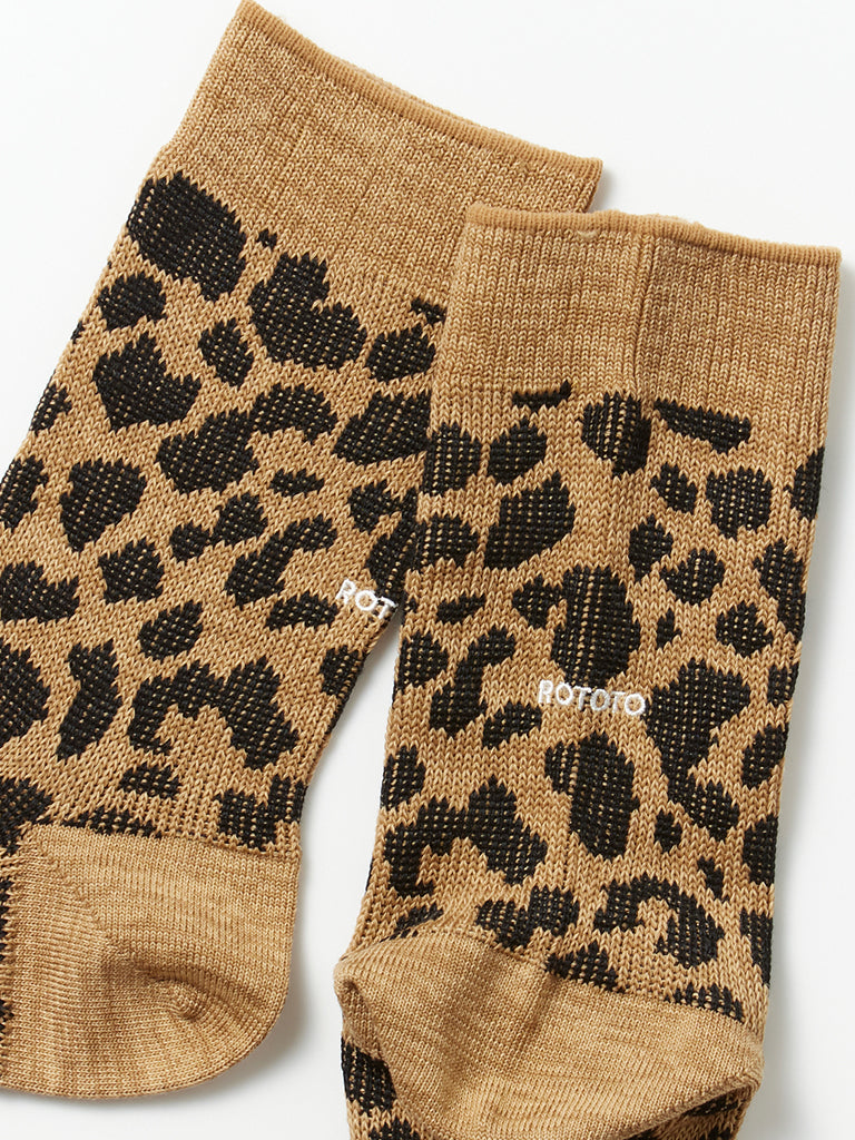 Rototo Leopard Crew Socks in Beige