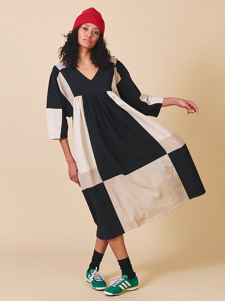 Sideline Betty Dress in Mono Mix