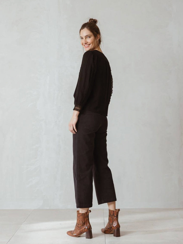 Indi & Cold Barrel Leg Jeans in Black